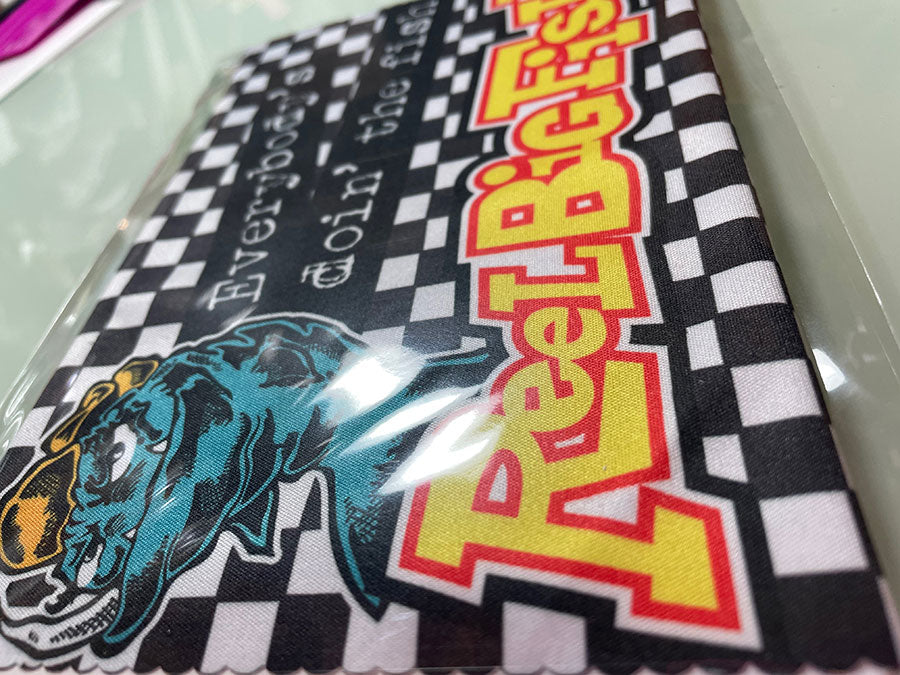 Checkered glass cleaning cloth