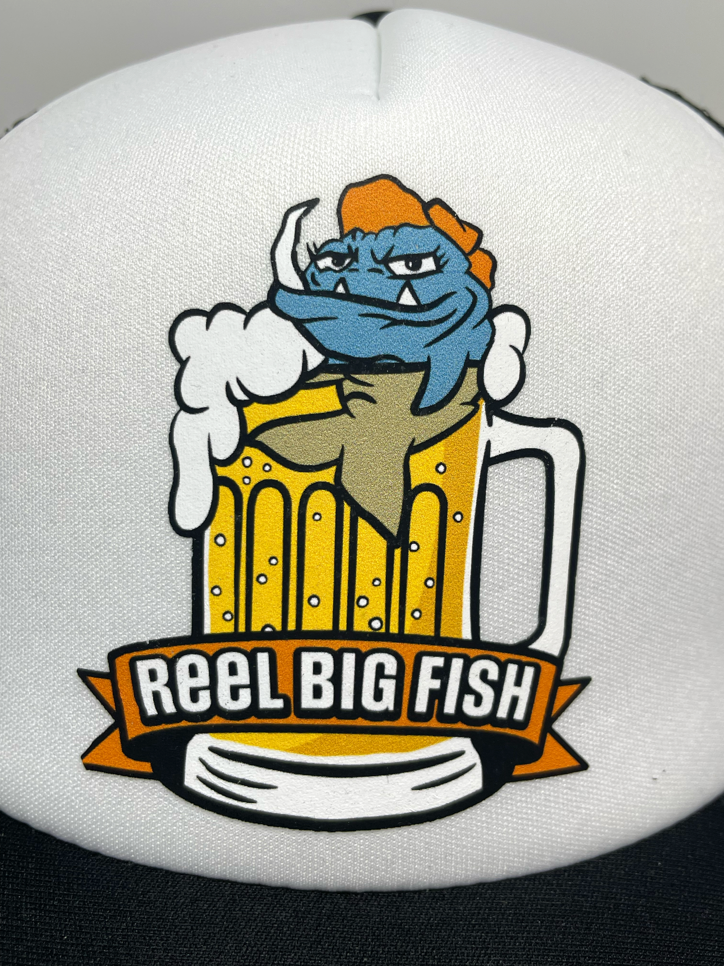 Bierkrug Hot Tub Trucker Mütze